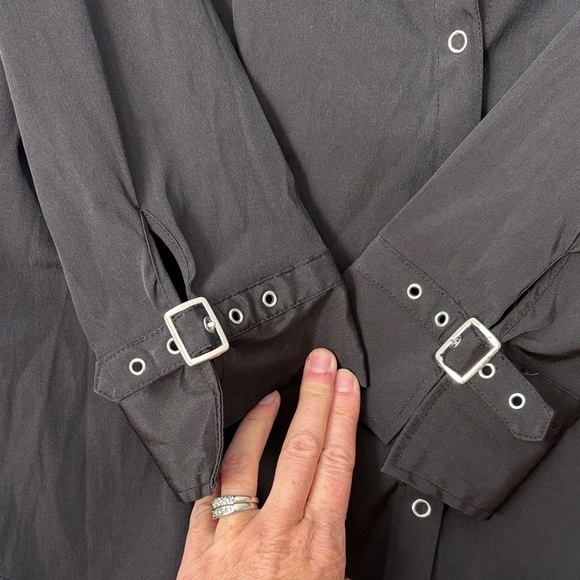 She’s Cool Stretch Fitted Black Blouse - Picture 4 of 8